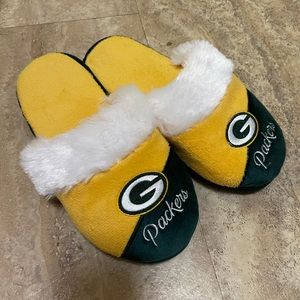 Packers Slippers!!!! Size Woman’s Small (5-6)